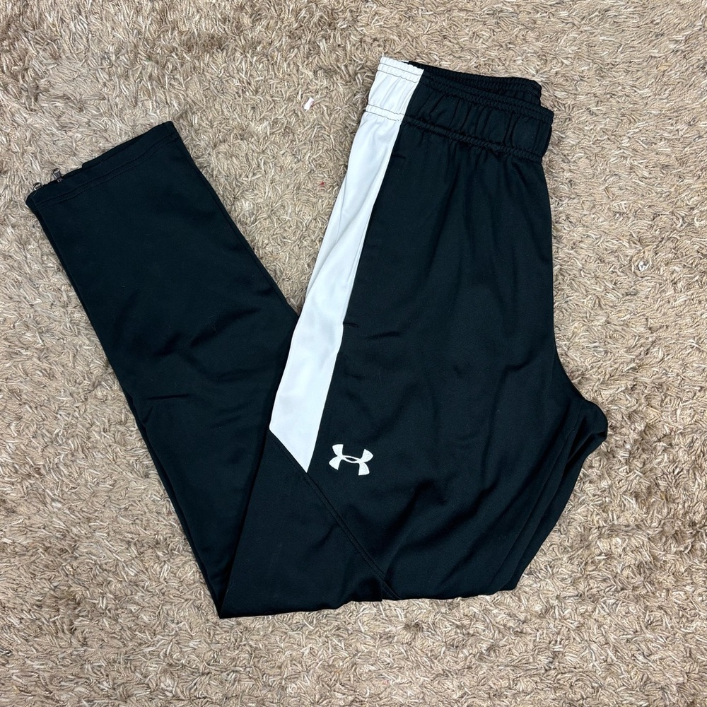 UA training pants